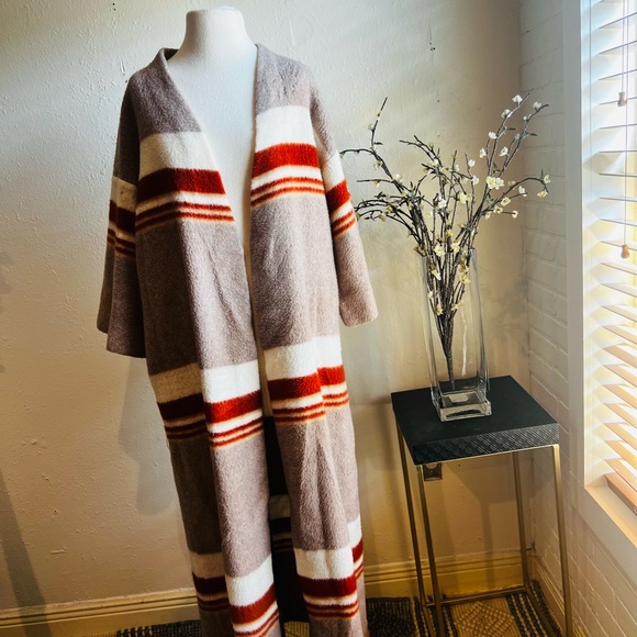 Neiman Marcus Elegant Gray and Brown cardigan - Picture 2 of 10
